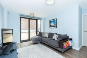 Modern 2BR wPatio & free parking, Canning Town